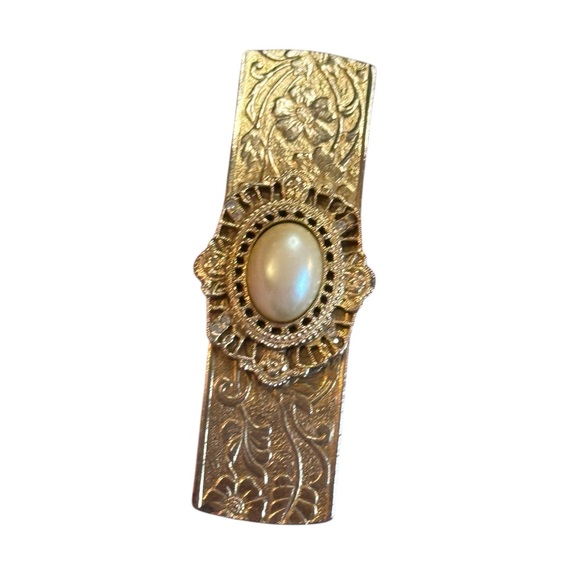 Vintage Other - Elegant Vintage Gold Floral Made In France floral etched Hair Clip Pearl Accent